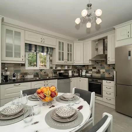 Mavrovouni Apartment Finikounta